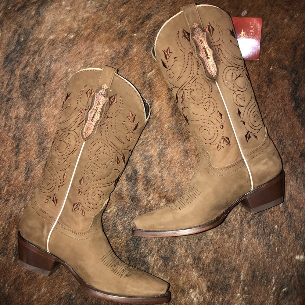 Women’s cowgirl boots